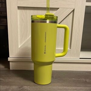 Stanley x Starbucks 2024 Summer Lime Green Shimmer 40oz